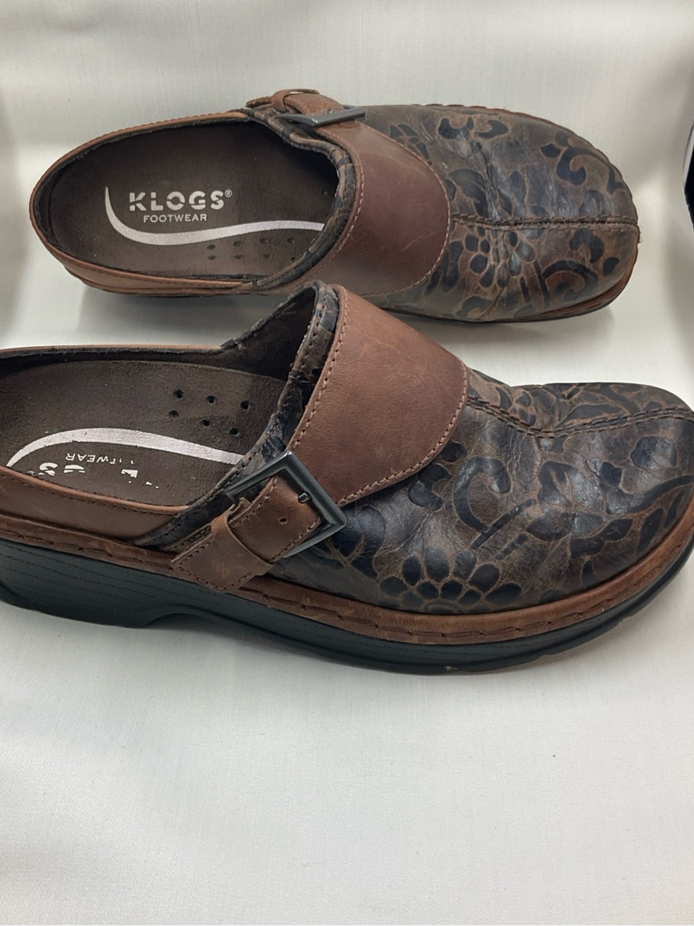 Klogs Women’s Brown Floral-Embellished Slip-On Clog with Buckle